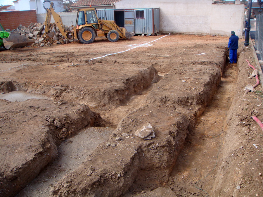 VIVIENDA UNIFAMILIAR CON PISCINA 