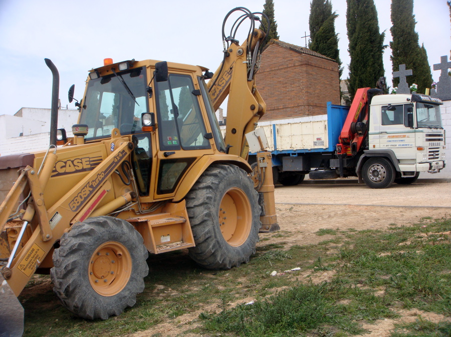 VIVIENDA UNIFAMILIAR CON PISCINA 