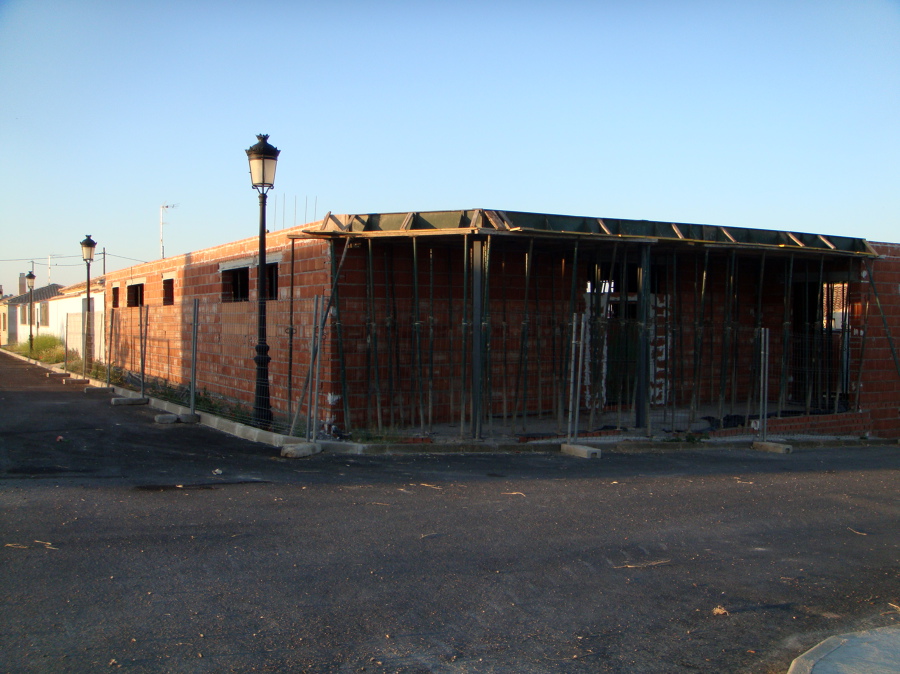 VIVIENDA UNIFAMILIAR CON PISCINA 