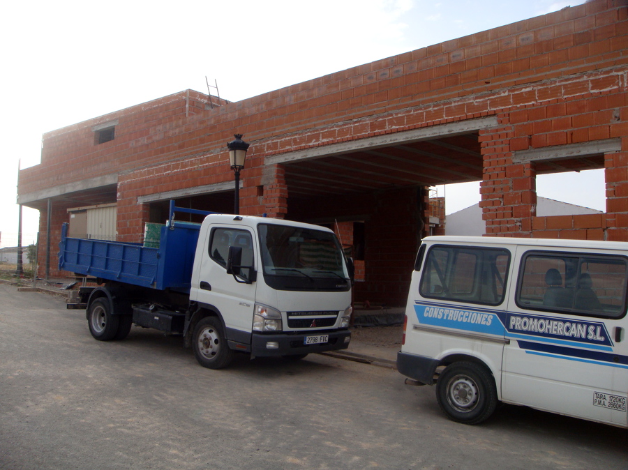 VIVIENDA UNIFAMILIAR CON PISCINA 