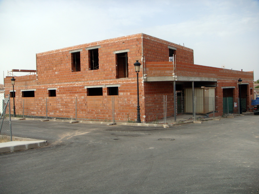 VIVIENDA UNIFAMILIAR CON PISCINA 
