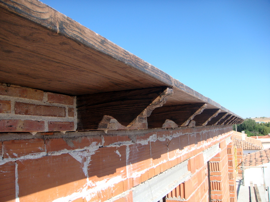 VIVIENDA UNIFAMILIAR CON PISCINA 