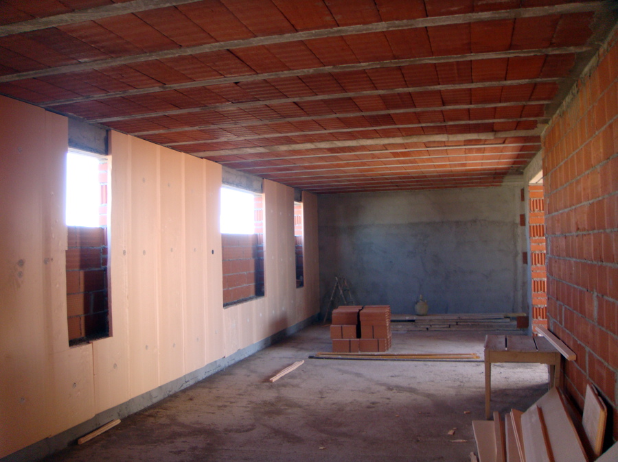 VIVIENDA UNIFAMILIAR CON PISCINA 