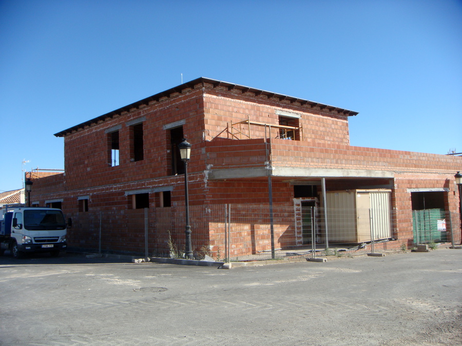 VIVIENDA UNIFAMILIAR CON PISCINA 
