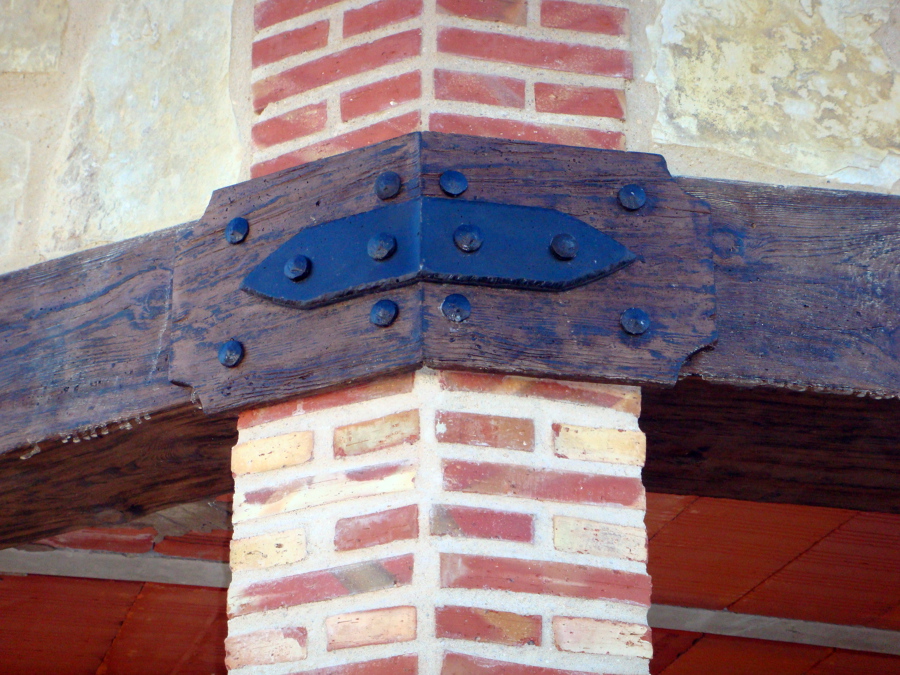 VIVIENDA UNIFAMILIAR CON PISCINA 