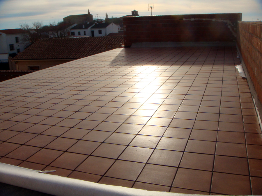 VIVIENDA UNIFAMILIAR CON PISCINA 