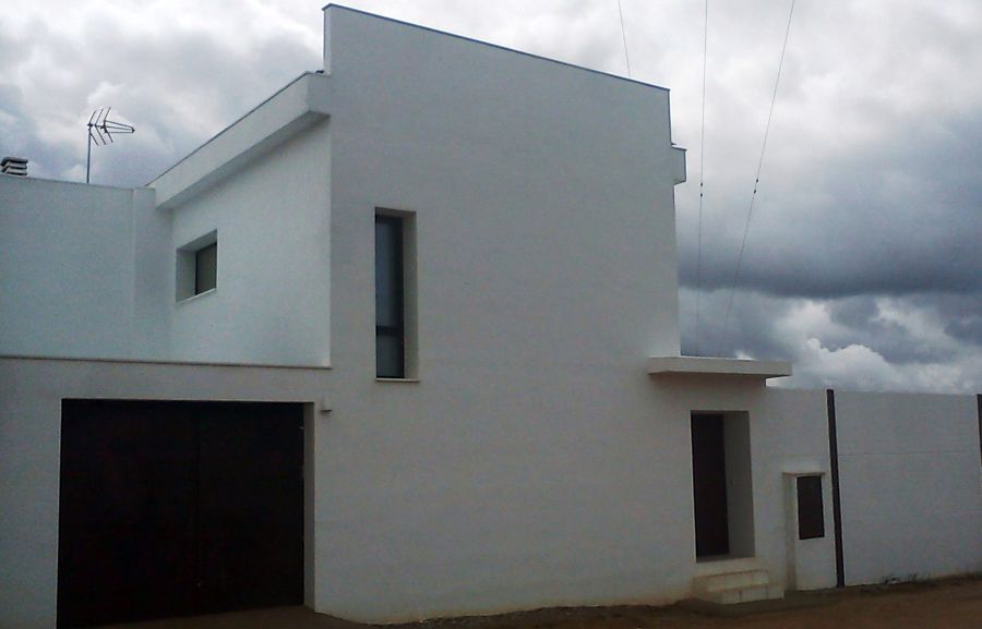 VIVIENDA UNIFAMILIAR CON PISCINA