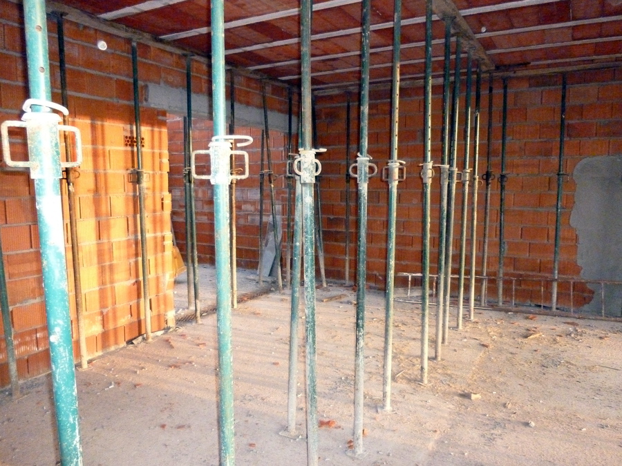 VIVIENDA UNIFAMILIAR CON PISCINA