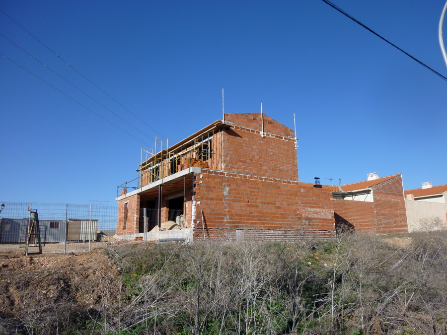 VIVIENDA UNIFAMILIAR CON PISCINA