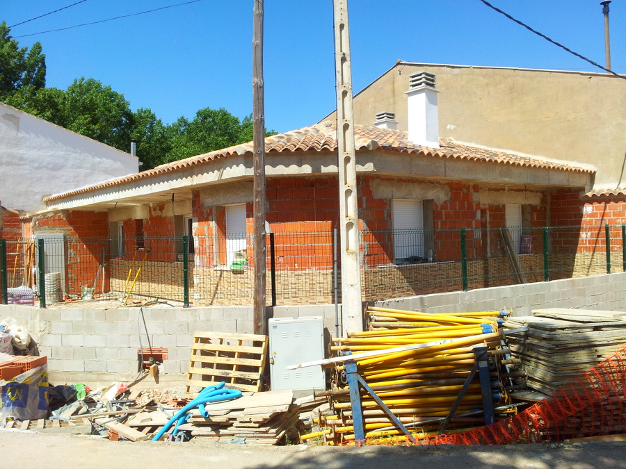 Vivienda unifamiliar en parcela de 800m2, estilo clásico.