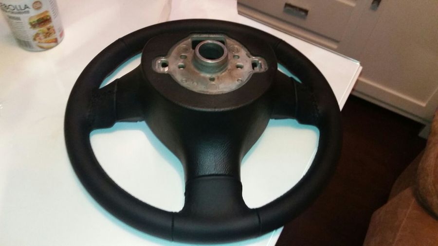 Volante tapizado en piel