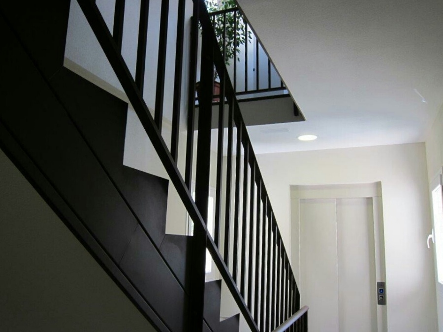 Zanca de escalera+barandilla