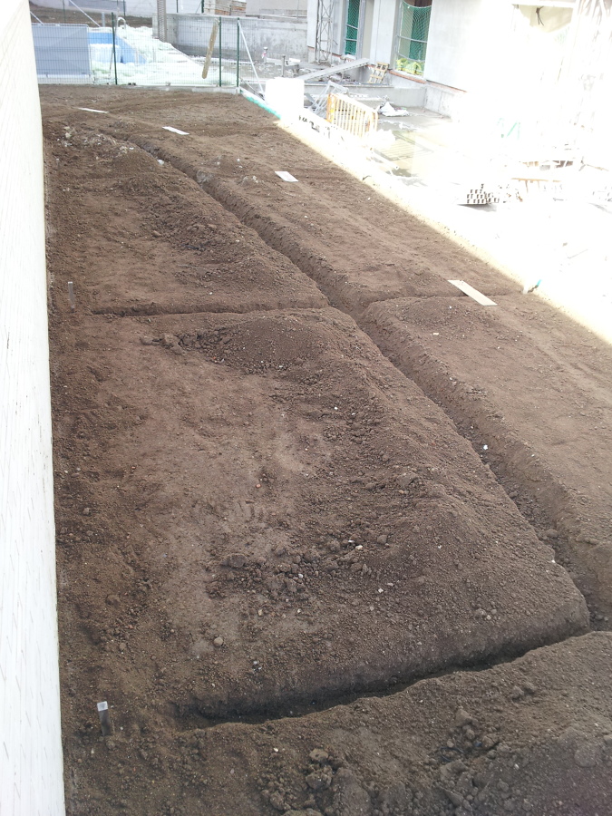 Zanjado previo a la instalación del sistema de riego