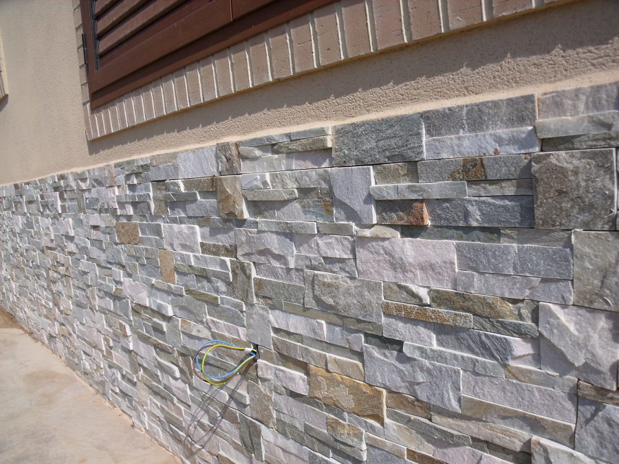 Zócalo en fachadas, acabados utilizados.