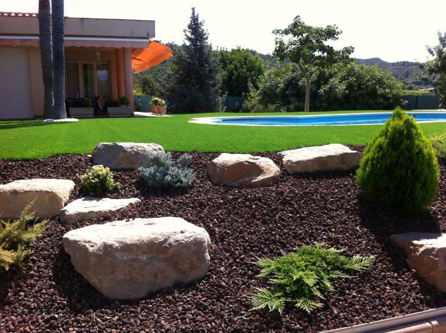 Cesped artificial y parterres