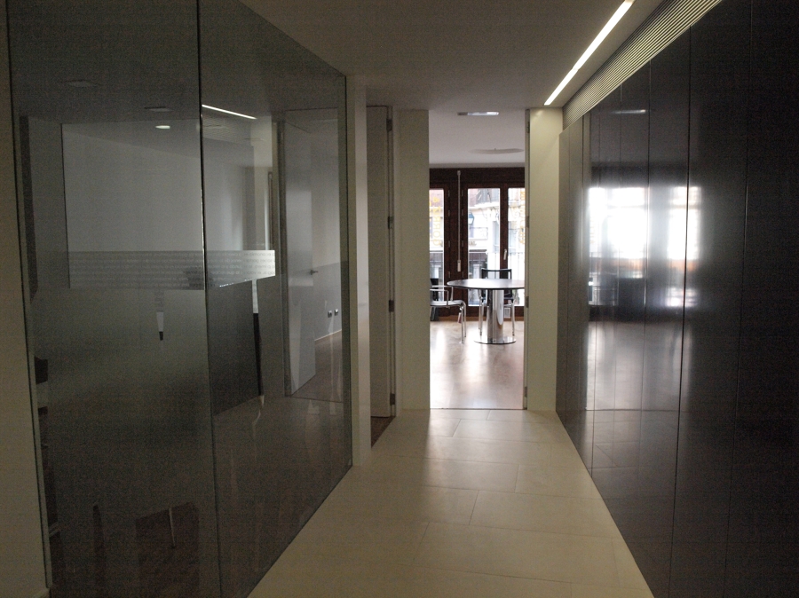 Zona de archivadores y paso a despachos