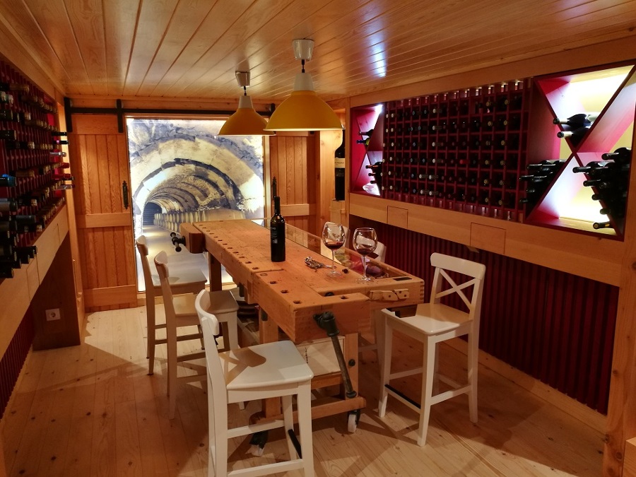 Zona de cata de vinos, bodega privada