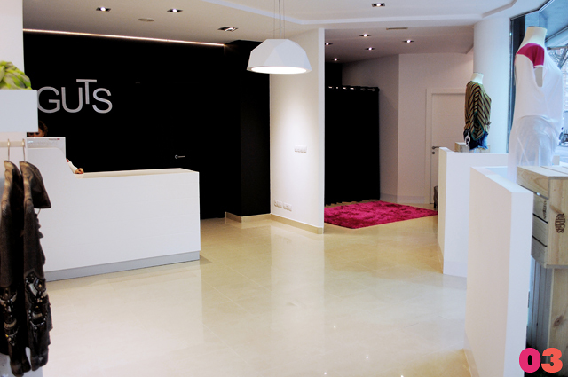 Zona de cobro y probadores