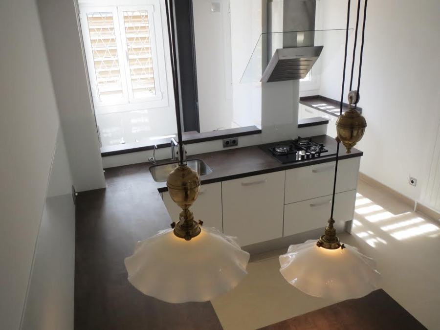 Zona de fuego, y detrás la zona de lavanderia