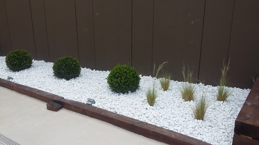 Zona jardinera lateral (foto 4)