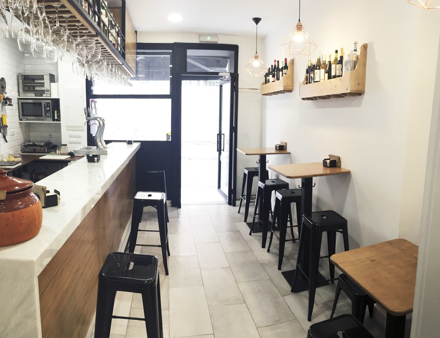 ZONA MESAS ALTAS + BARRA