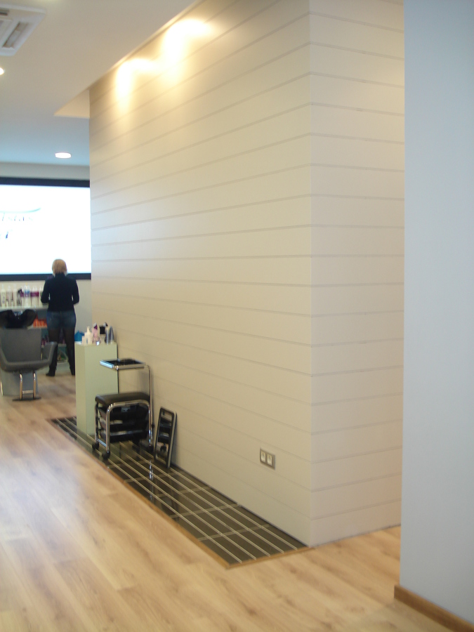 Zona panelada  en dm lacado en blanco