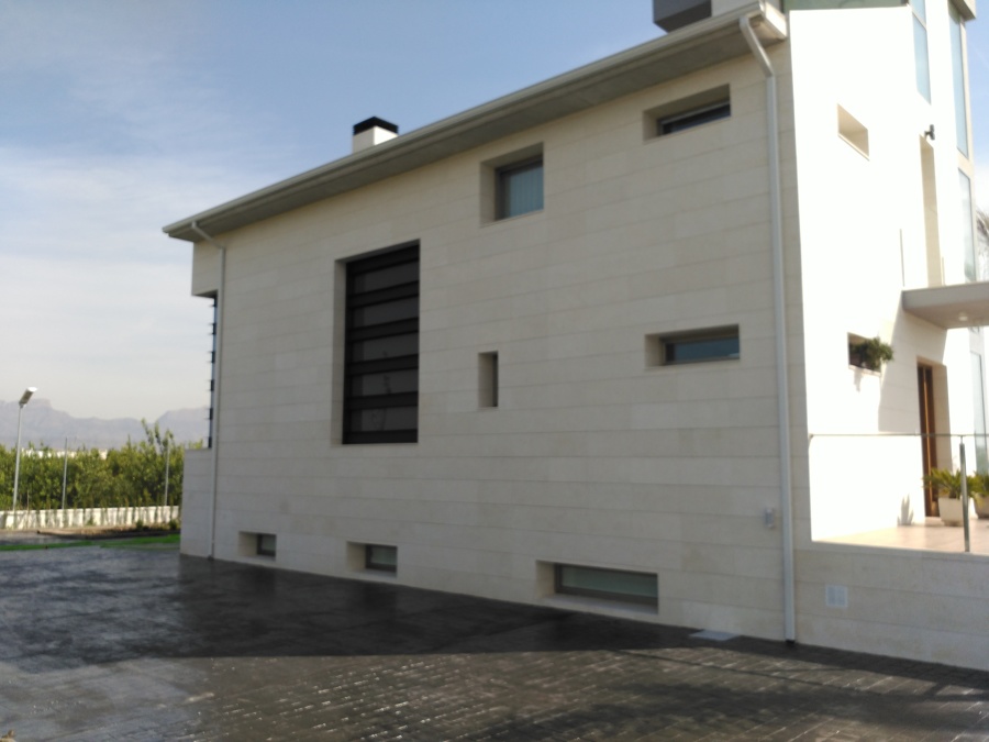 Zona trasera fachada vivienda