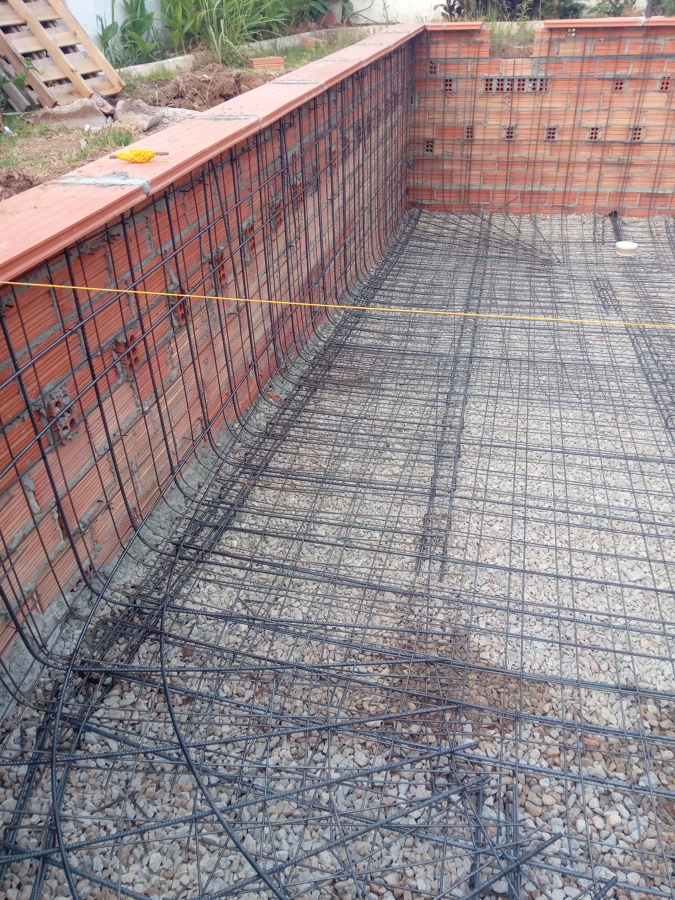 Zunchos y mallazos puestos.