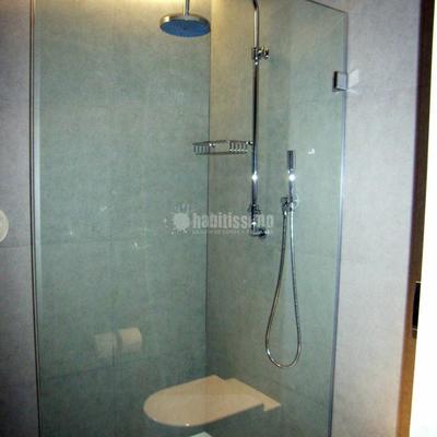 Cocina y baño de diseño en vivienda particular