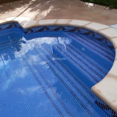 Rehabilitación de piscina de poliéster con gresite