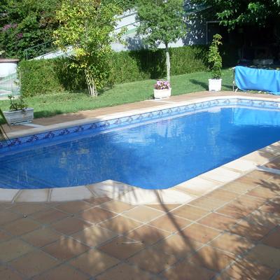 Rehabilitación de piscina de poliéster con gresite