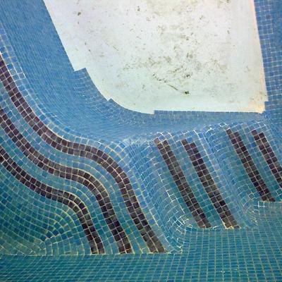 Rehabilitación de piscina de poliester con gresite