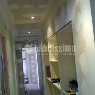 Integración de estanteria con trasdosado Pladur