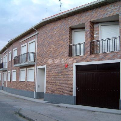 Construción de 10 viviendas con garaje en Encinas de Abajo