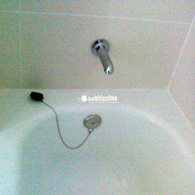 Reforma de baño con mecanismos empotrados