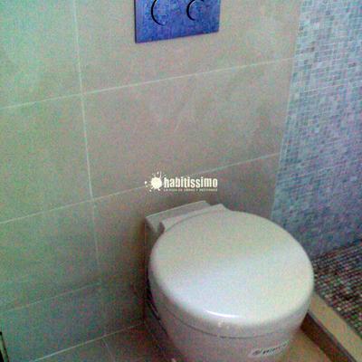 Reforma de baño con mecanismos empotrados