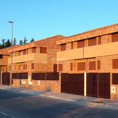 6 Viviendas pareadas e independientes de lujo.