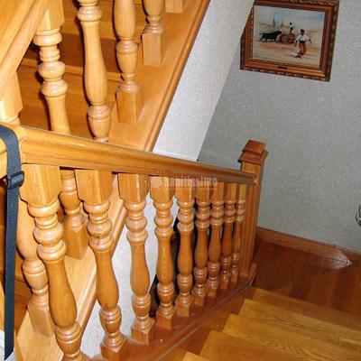Escalera y baranda de Roble