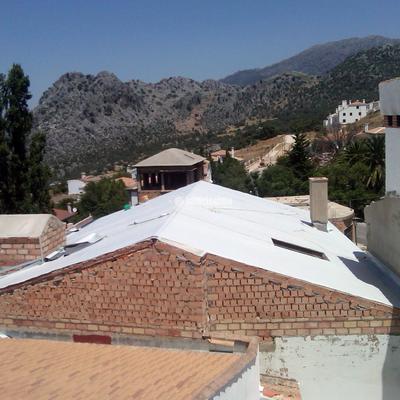 Cubierta y terraza con muchos encuentros y juntas 