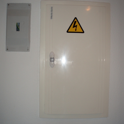 Instalación eléctrica y telecomunicaciones en edificio 5 plantas