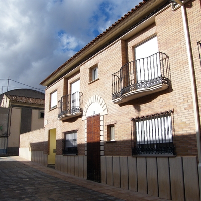 13 viviendas unifamiliares y cocheras