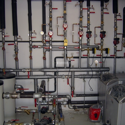 Calefacción y agua caliente en un colegio