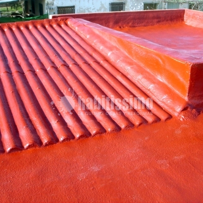 Tejado y terraza con filtraciones de agua