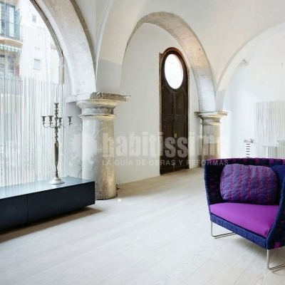 Rehabilitar una casa con un antiguo claustro. Barcelona