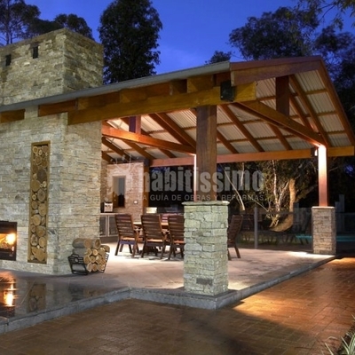 Construcción de una Caseta Polivalente en un Jardín