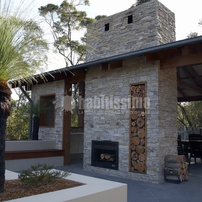 Construcción de una Caseta Polivalente en un Jardín