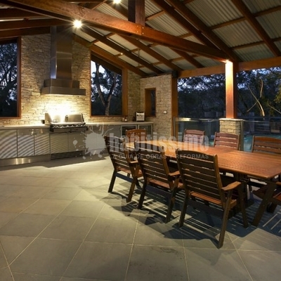 Construcción de una Caseta Polivalente en un Jardín