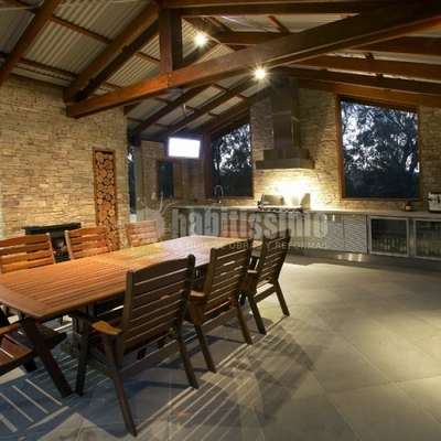 Construcción de una Caseta Polivalente en un Jardín