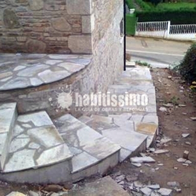 Construcción de casa rústica en Oleiros