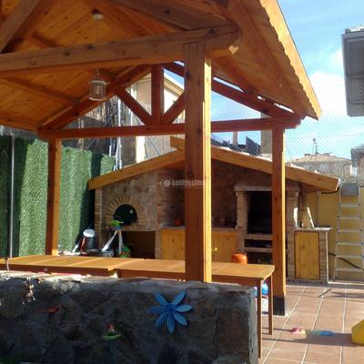 Cenador, horno y barbacoa en chalet